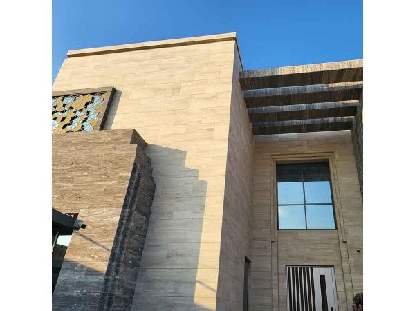 Trawertyn na elewacji płytka kamienna płytka imitująca trawertyn