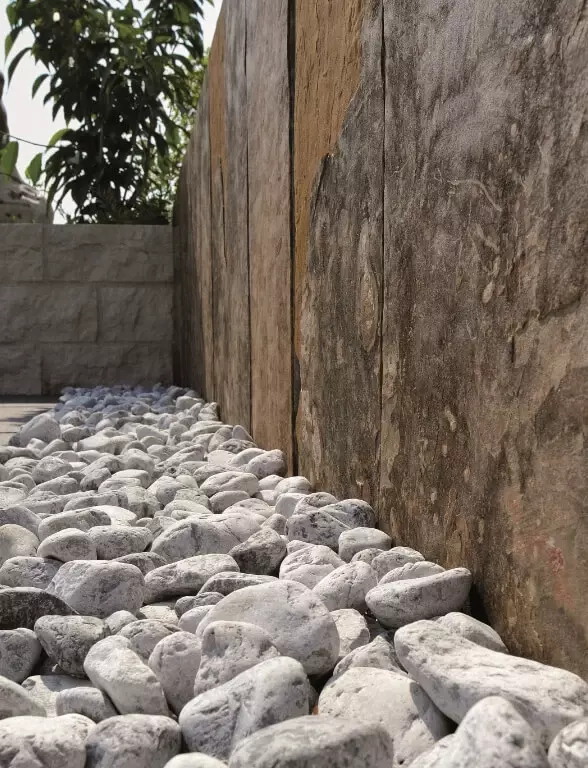 grys ogrodowy otoczaki w ogrodzie bianco carrara otoczak kamień do ogrodu kamień w ogrodzie palisada z kamienia