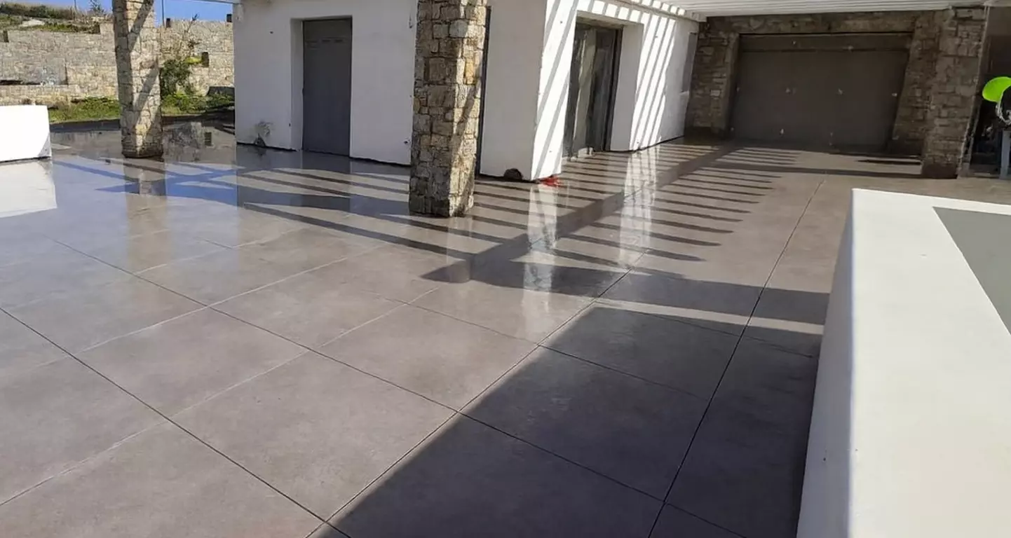 podjazd z płytki wielkoformatowej 90x90x3cm