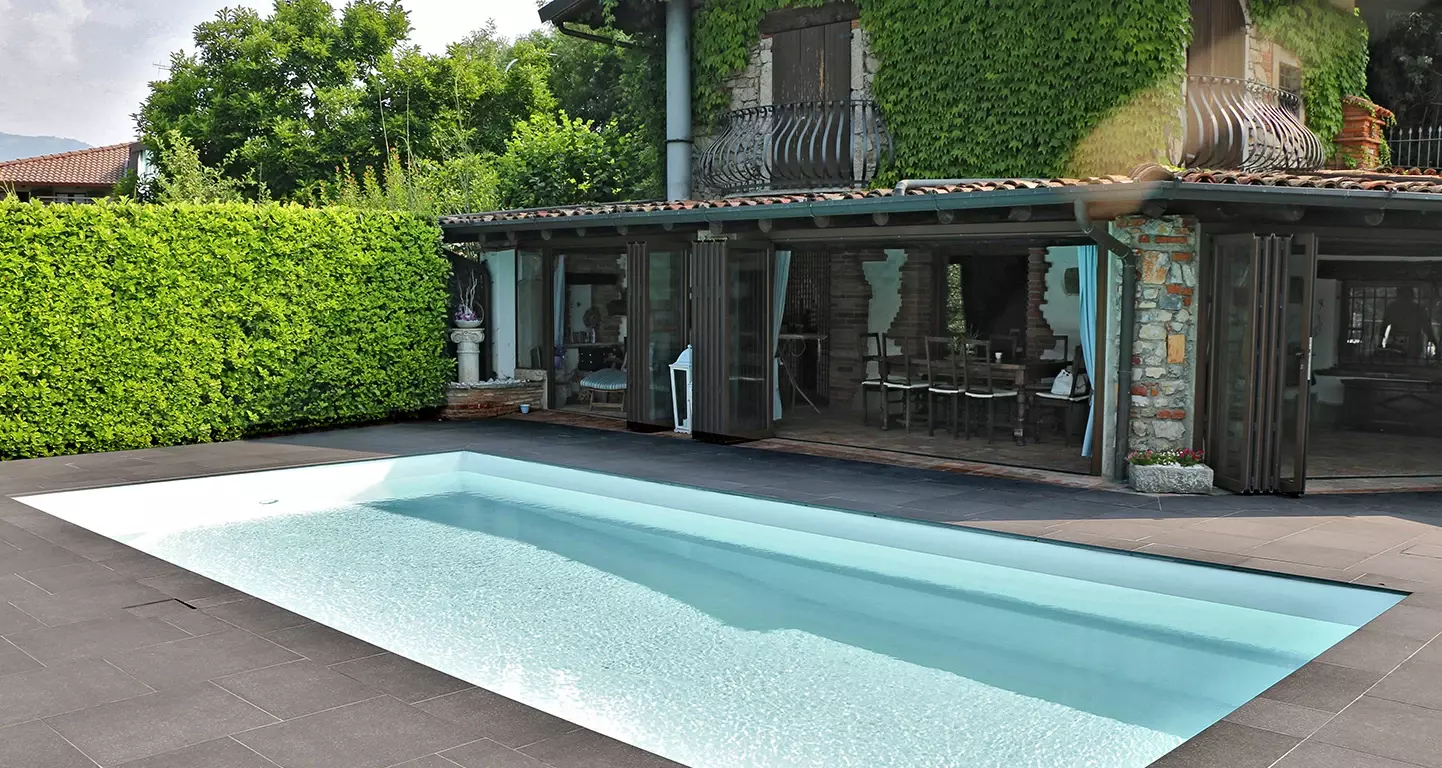 bazalt płytka na taras przy basenie