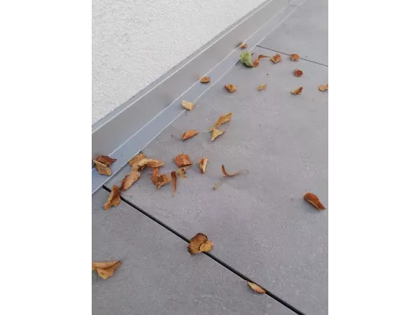 montaz cokołu na tarasie wentylowanym