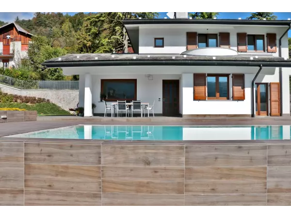 płytka tarasowa drewniana wykończenie basenu