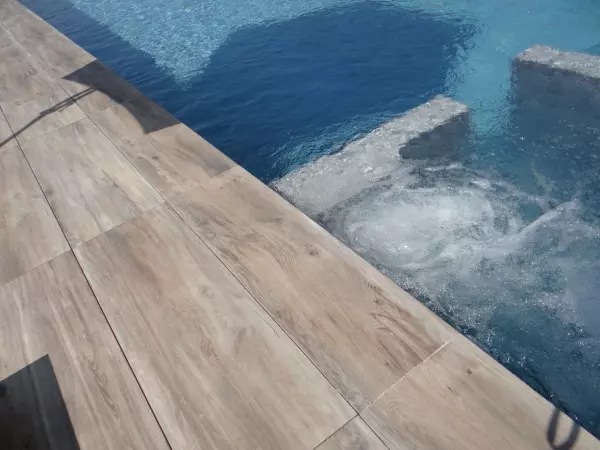 płytka drewnopodobna basen galeria