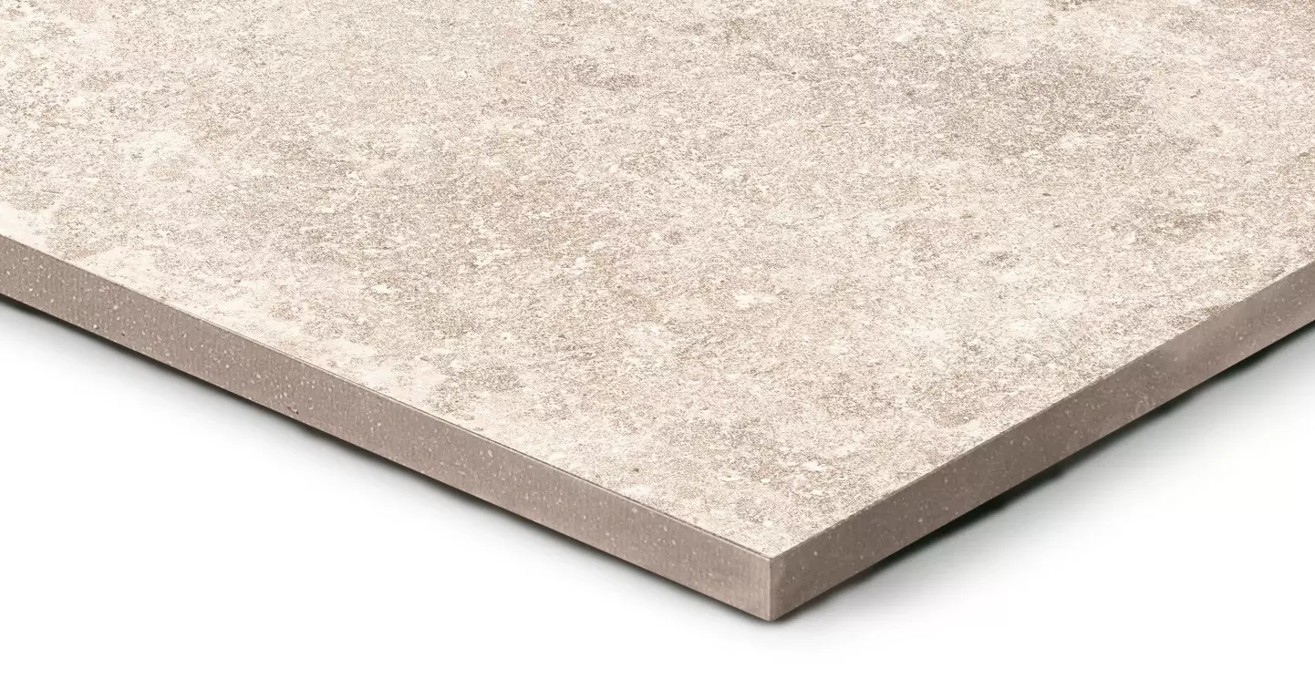 wielkoformatowa płytka na podjazd do garażu pietra antico bianco 90x90