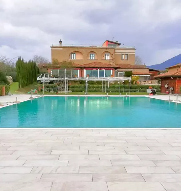 Płytka na taras i balkon, biały  kwarcyt torre bianca