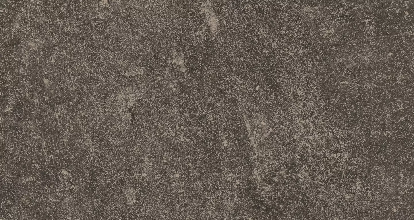 Surowa-płyta-betonowa-w-kolorze-antracytu