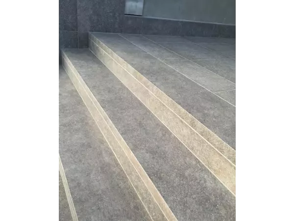 płytki na schody w domu